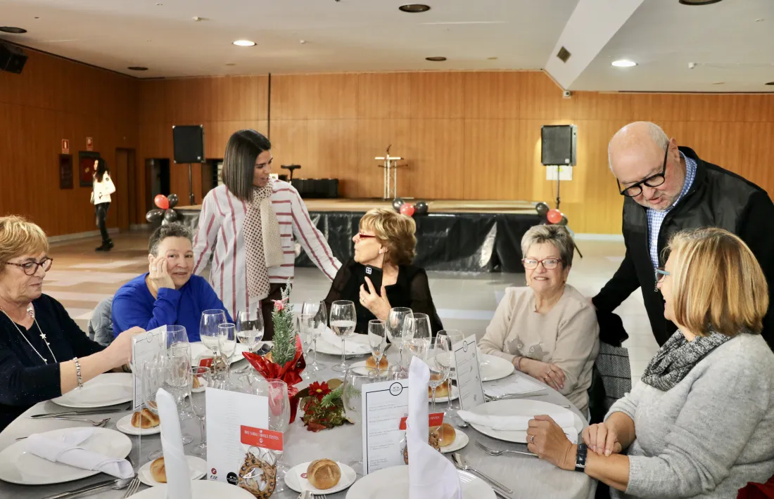 Un instant del dinar de la gent gran d'Encamp.