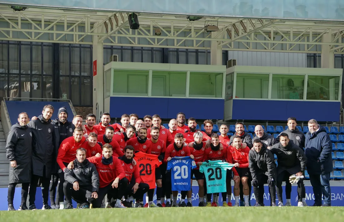 La plantilla va animar a Martí Vilà.