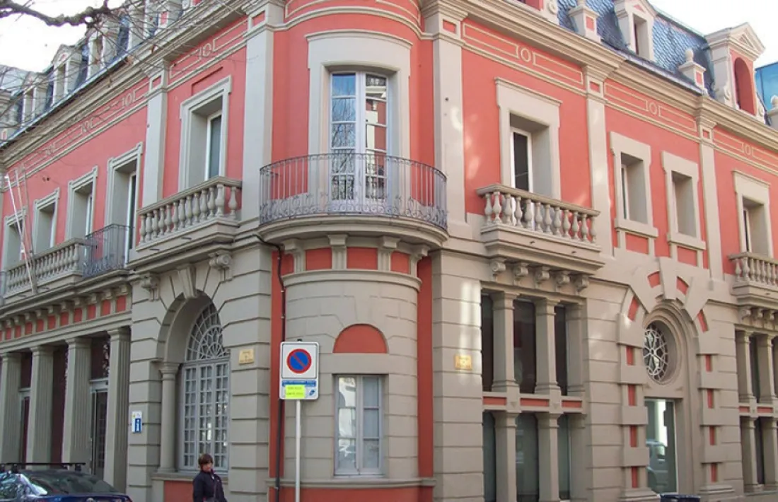 Exterior del Consell Comarcal de l'Alt Urgell. 