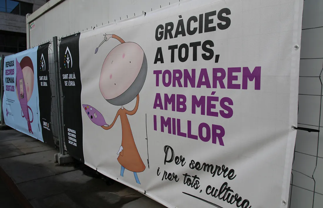 La nova intervenció de l’artista Cecilia Santañes per embellir les obres del Centre Cultural i de Congressos lauredià.