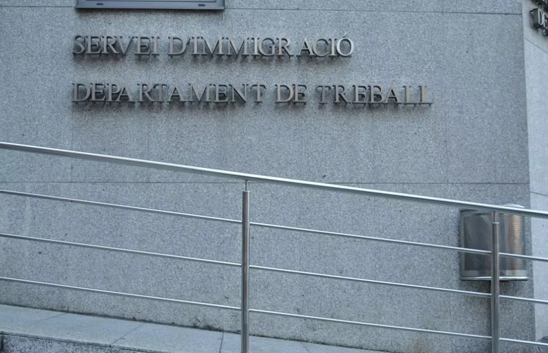 Vista de l’entrada al Servei d’Immigració.