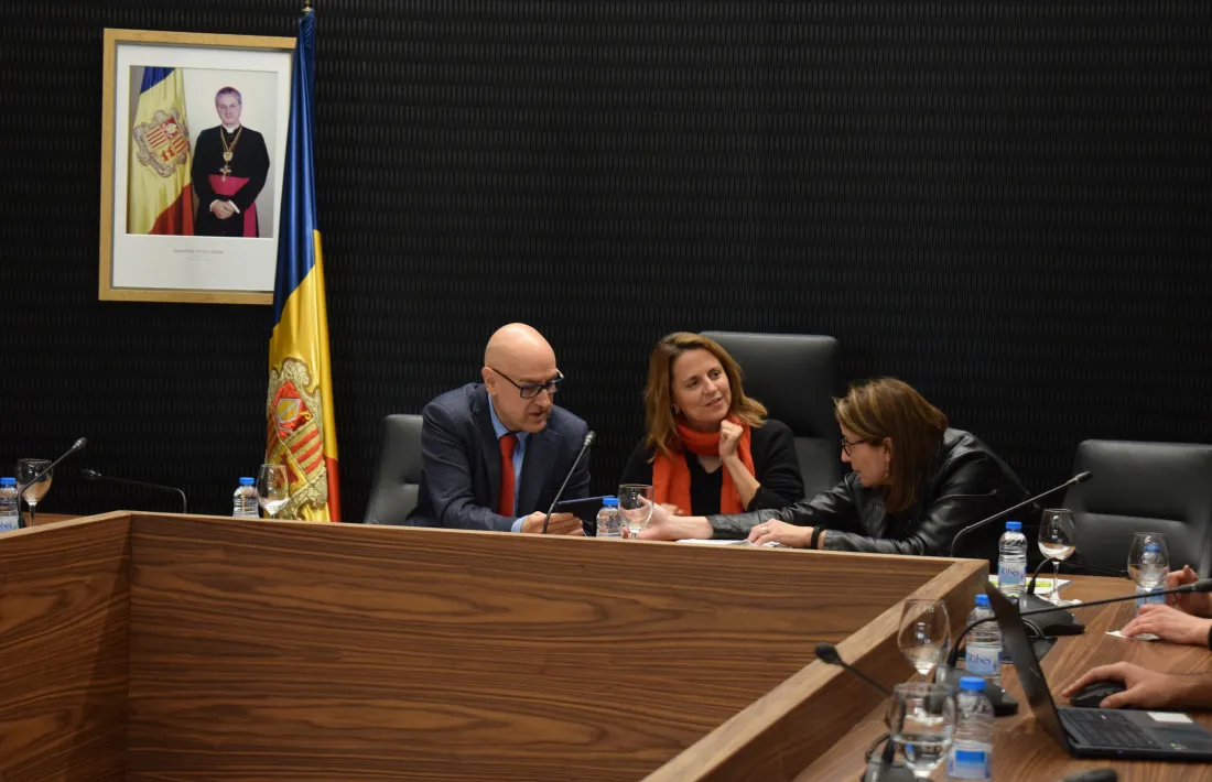 Dolsa, Gili i Tudó moments abans de l’inici de la sessió del Consell de Comú, avui.