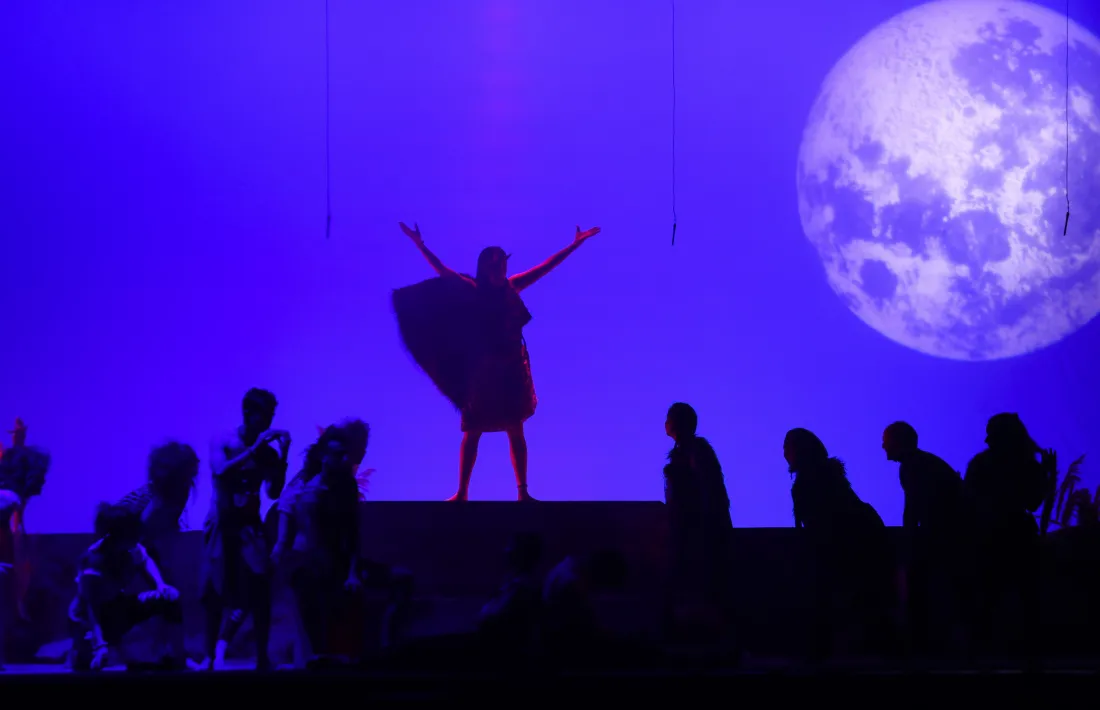 Imatge de la funció de la tradicional obra laurediana, en escenari prestat.