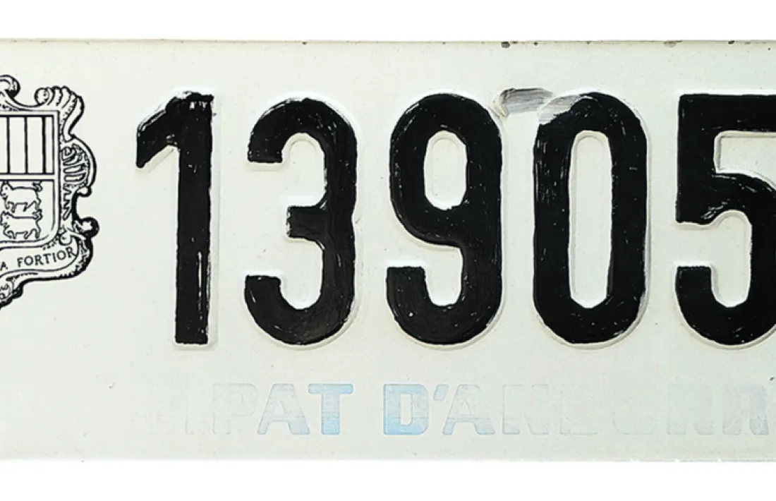 L'autobús conserva la placa original: es va matricular el setembre del 1973.