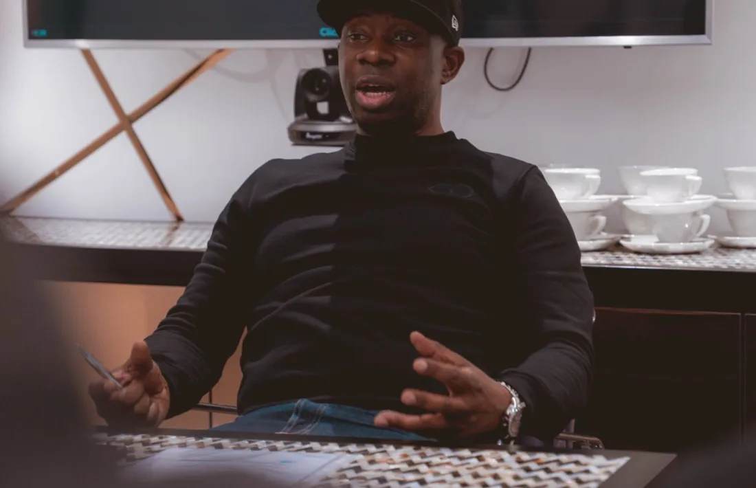 Chris Nathaniel, director del patrocinador del Mavlon FC, NVA Sports.