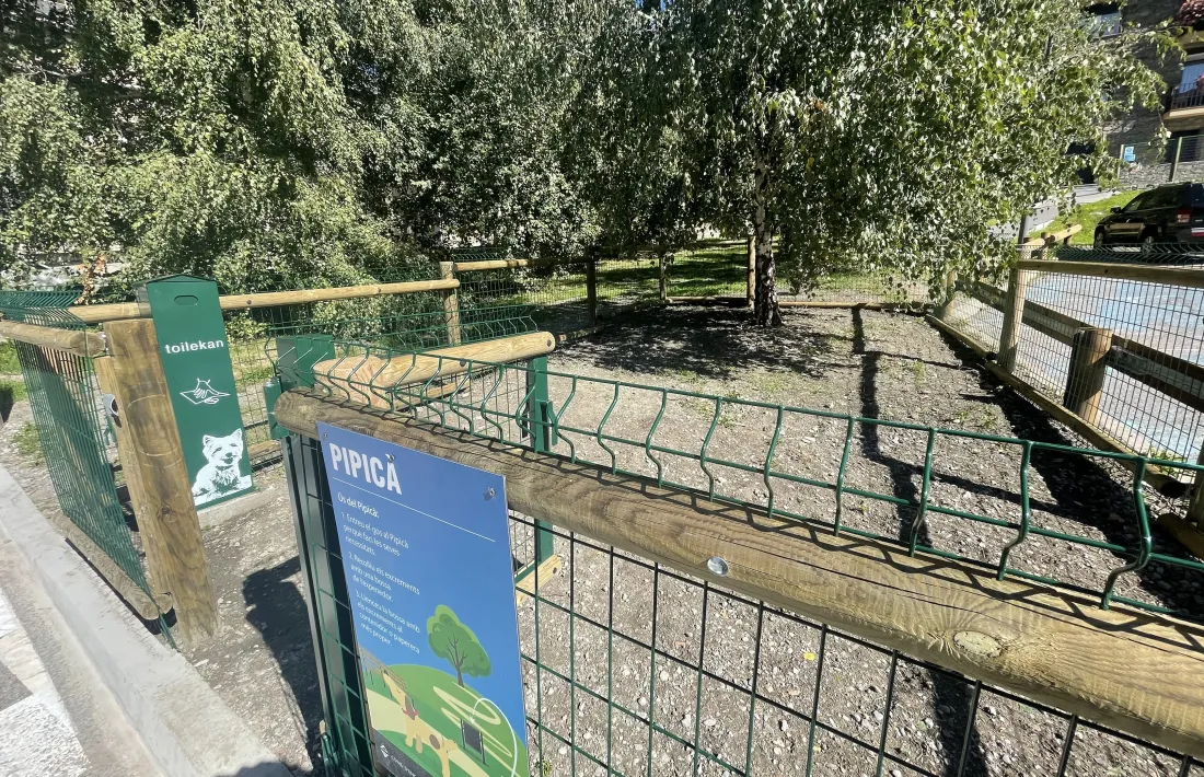 El pipicà situat a l'aparcament de Prat de l'Areny.