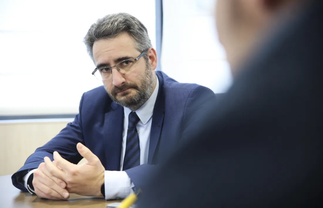 El ministre de Finances, Eric Jover, al seu despatx.