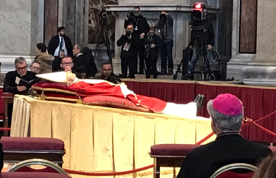 Vives pregant a la Basílica de Sant Pere.