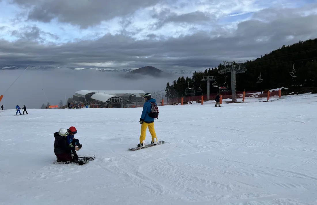 Esquiadors a la zona de debutants de Port Ainé el cap de setmana de Cap d’Any.