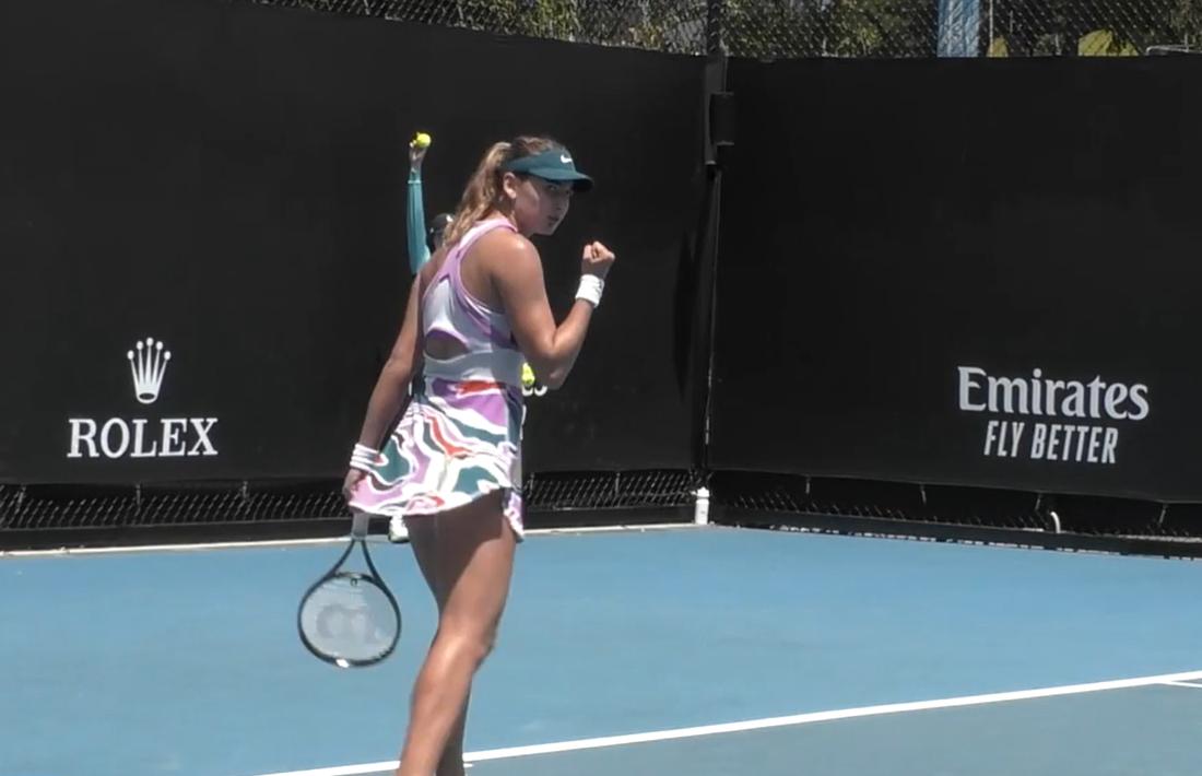 Vicky contra Rebecca Peterson.
