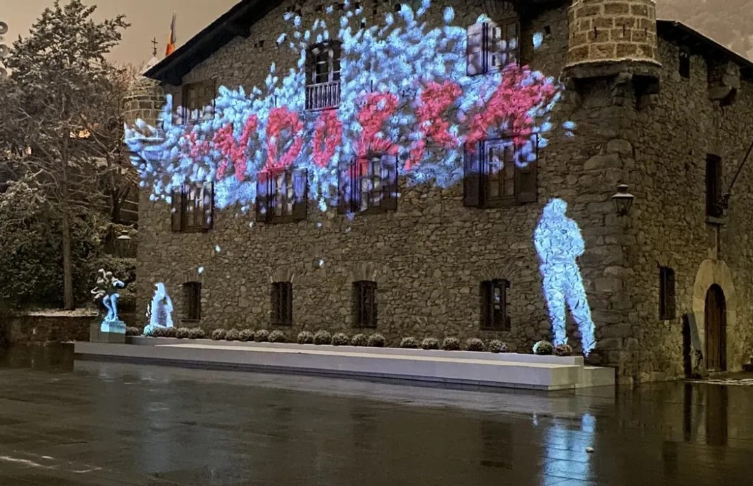 La plaça del Consell concentrarà dues videoprojeccions (‘Verd’ i ‘Prismàtic’) i el directe audiovisual ‘Atotal’, de l’estudi Autres Cordes.