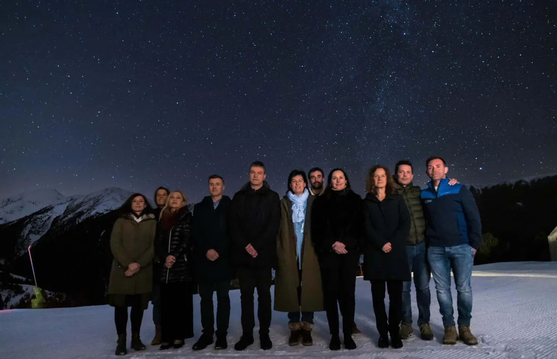 Sessió fotogràfica amb el fons estrellat del Coll de la Botella.