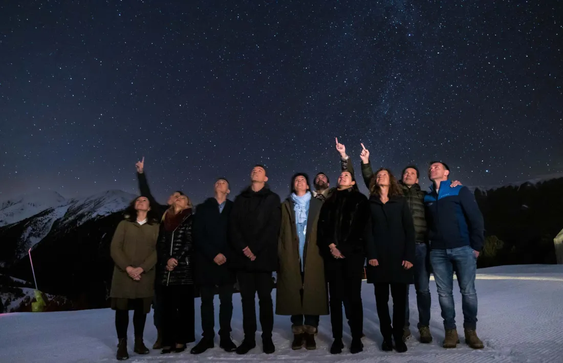 Sessió fotogràfica amb el fons estrellat del Coll de la Botella.