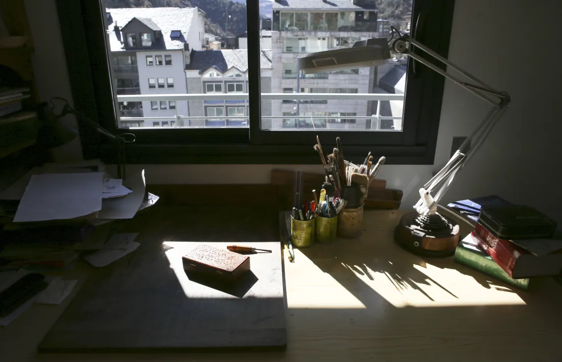 El taller de Sergi Mas al seu estudi de la plaça de la Germandat.