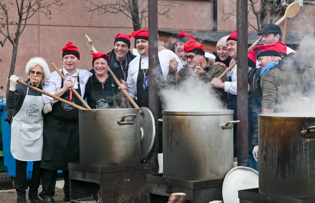 Una edició anterior de l'escudellada de la Massana.