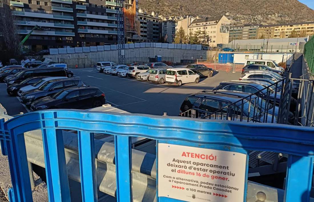 El Comú ja ha senyalitzat el tancament de l'aparcament.