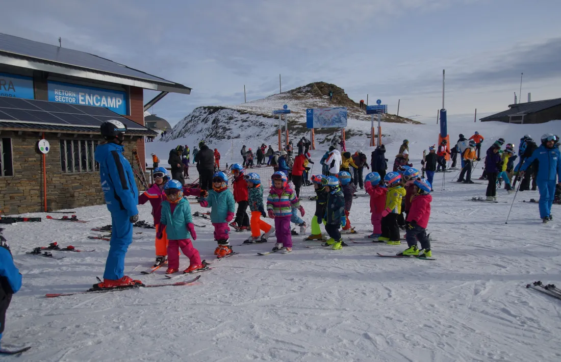 Alguns dels alumnes de l'escola de neu del Comú d'Encamp.