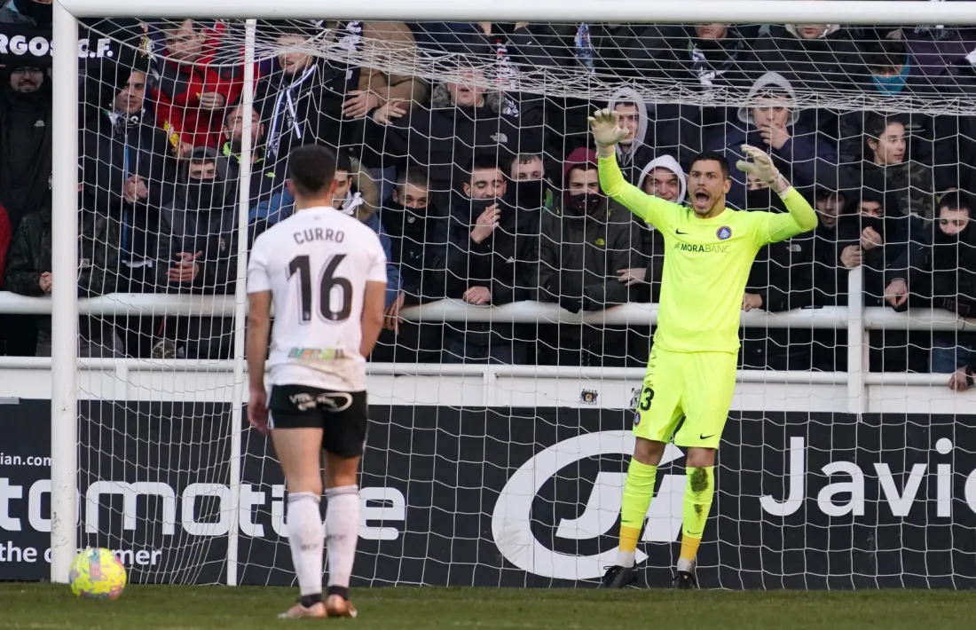 'Curro' abans de llançar el penal del 2 a 1.
