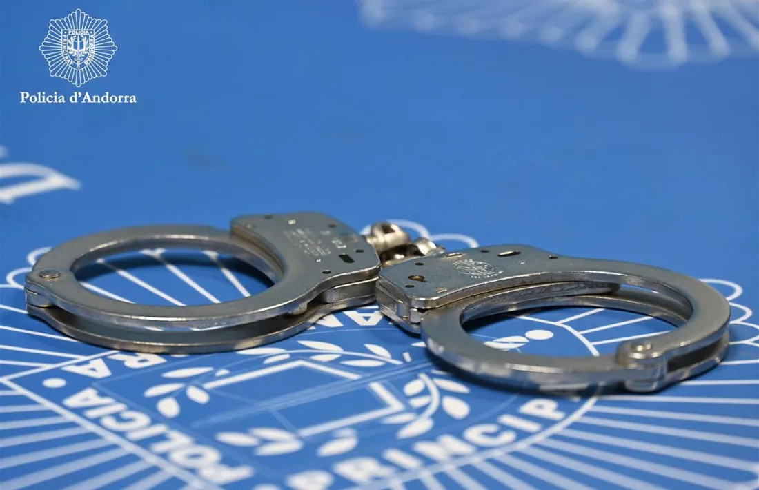 El mateix dilluns es va detenir un home per consum i possessió de cocaïna.