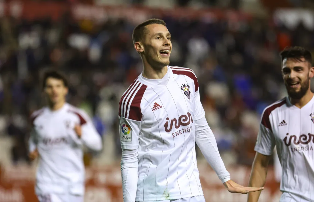 Jonathan Dubasin, ‘Duba’, celebra un dels seus sis gols marcats amb la samarreta de l’Albacete Balompié.