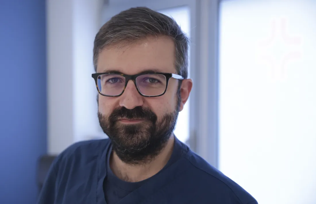 El vocal del Col·legi de Metges, Albert Dorca, a la seva consulta.