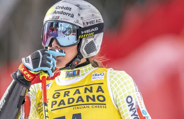 p._28_cande_moreno_sg_cortina_foto_millo_moravski_agence_zoom_01