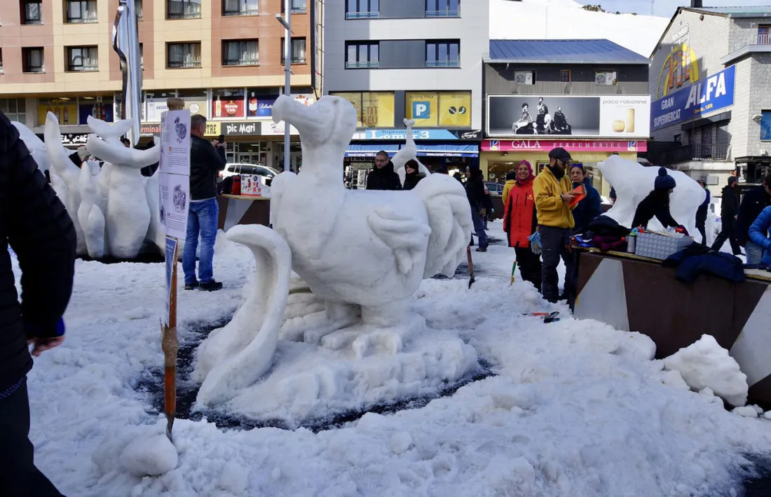 Una edició anterior del concurs d'escultures de neu al Pas de la Casa.