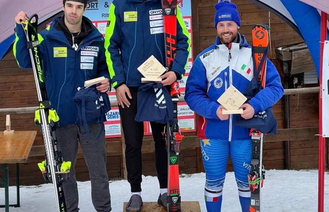 Àlex Rius, al lloc més alt del podi acompanyat per Àxel Esteve, segon.