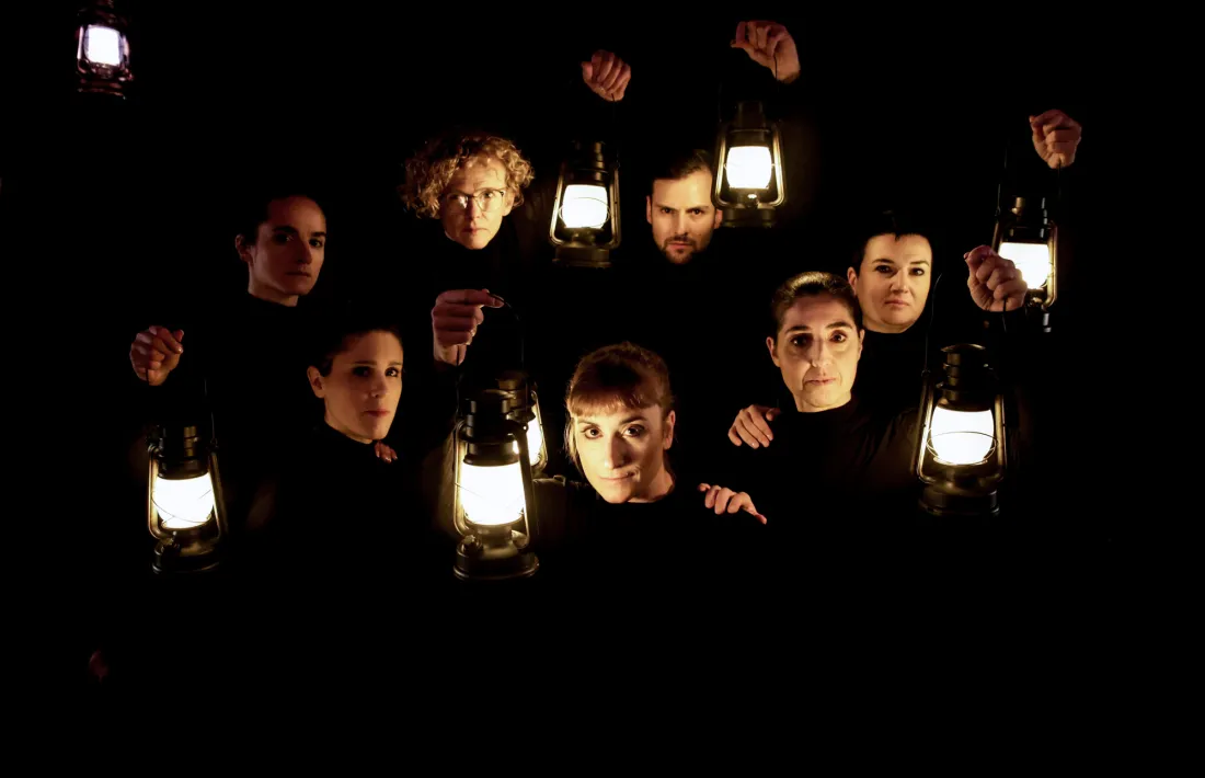 Els set ballarins d’‘On/Off’, a l’assaig general de l’obra que s’estrena avui al Comunal.