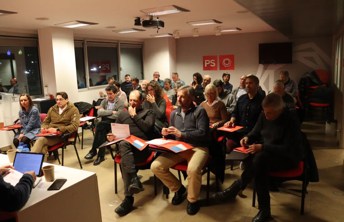 Membres del PS durant el congrés extraordinari que la formació va celebrar ahir al vespre.