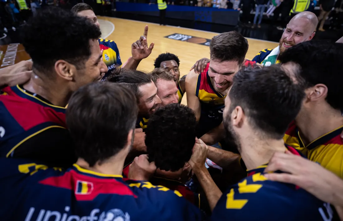 El BC MoraBanc empaita al Palència.