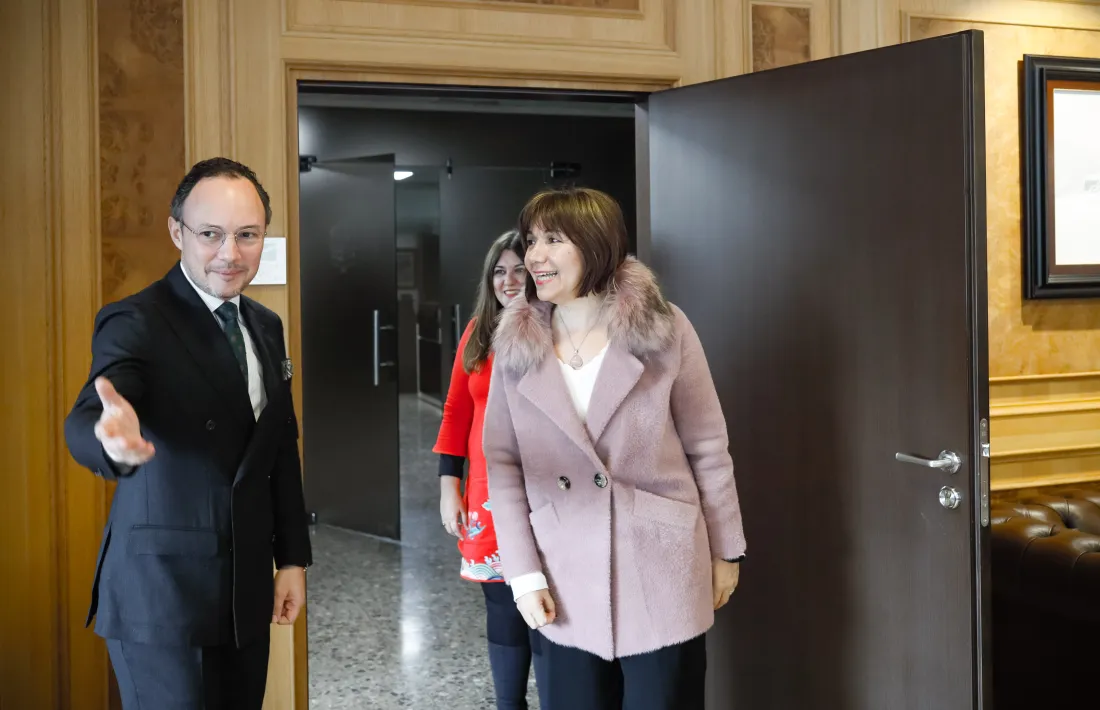 Espot rep al seu despatx la cònsol general d’Argentina acreditada a Andorra, Rossana Surballe.