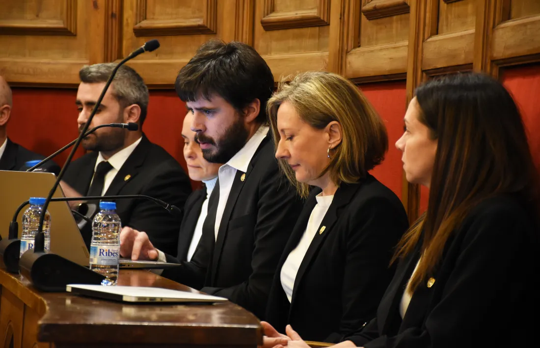Els consellers de la minoria en primer pla durant la sessió de consell.
