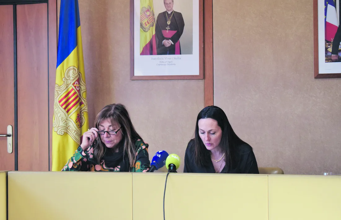 Conxita Marsol i Olga Molné, avui, després de la reunió de cònsols.