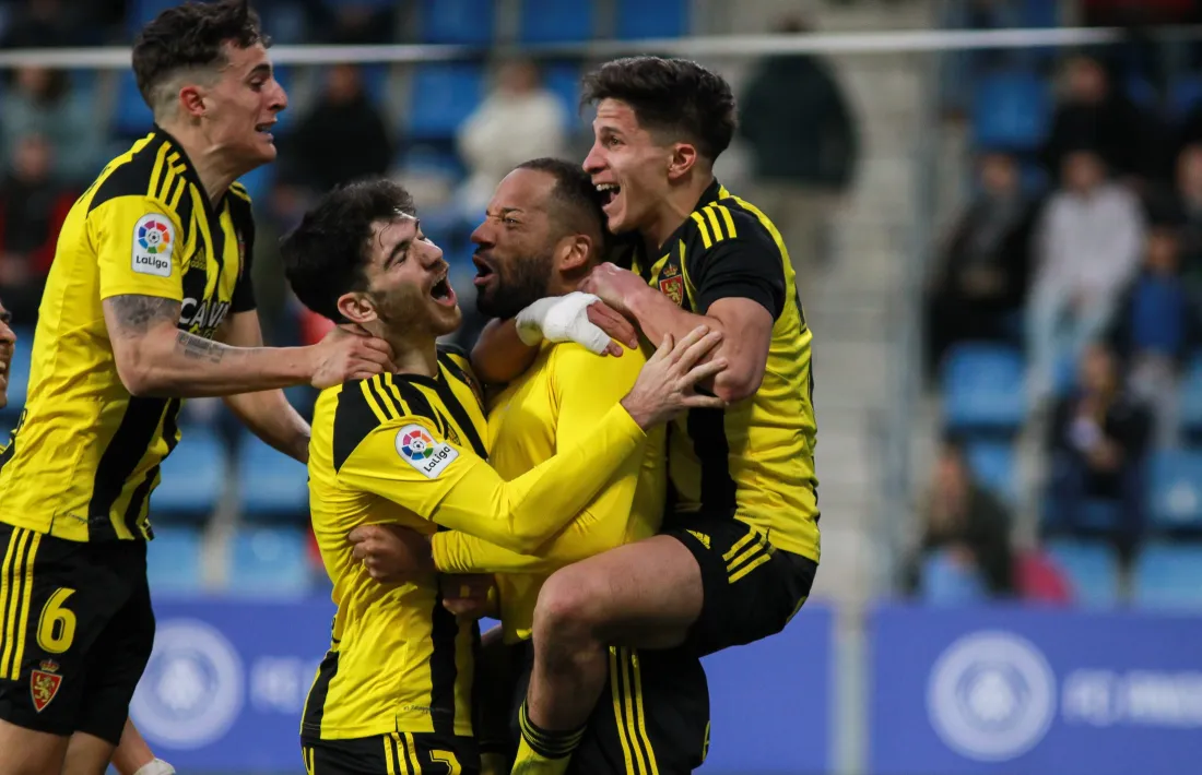 Els jugadors del Reial Saragossa celebren el 0 a 1 de ‘Bebé’ al minut 92 contra un FC Andorra que no aixeca cap.