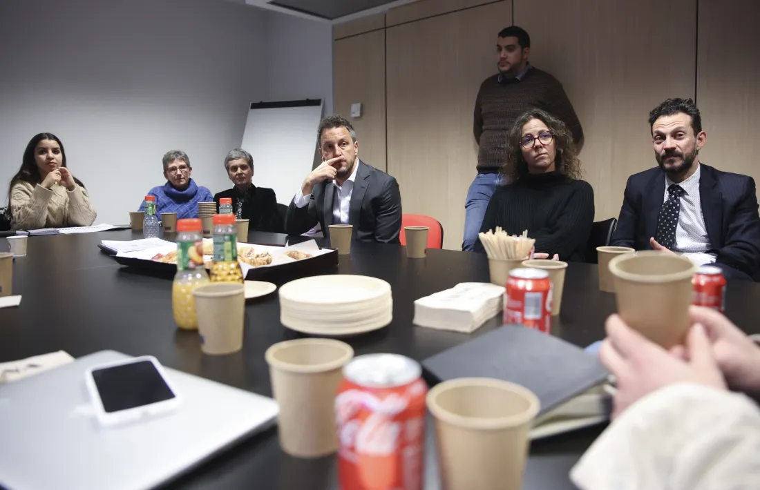 Pere López i altres membres de la formació han mantingut avui un berenar amb la premsa.