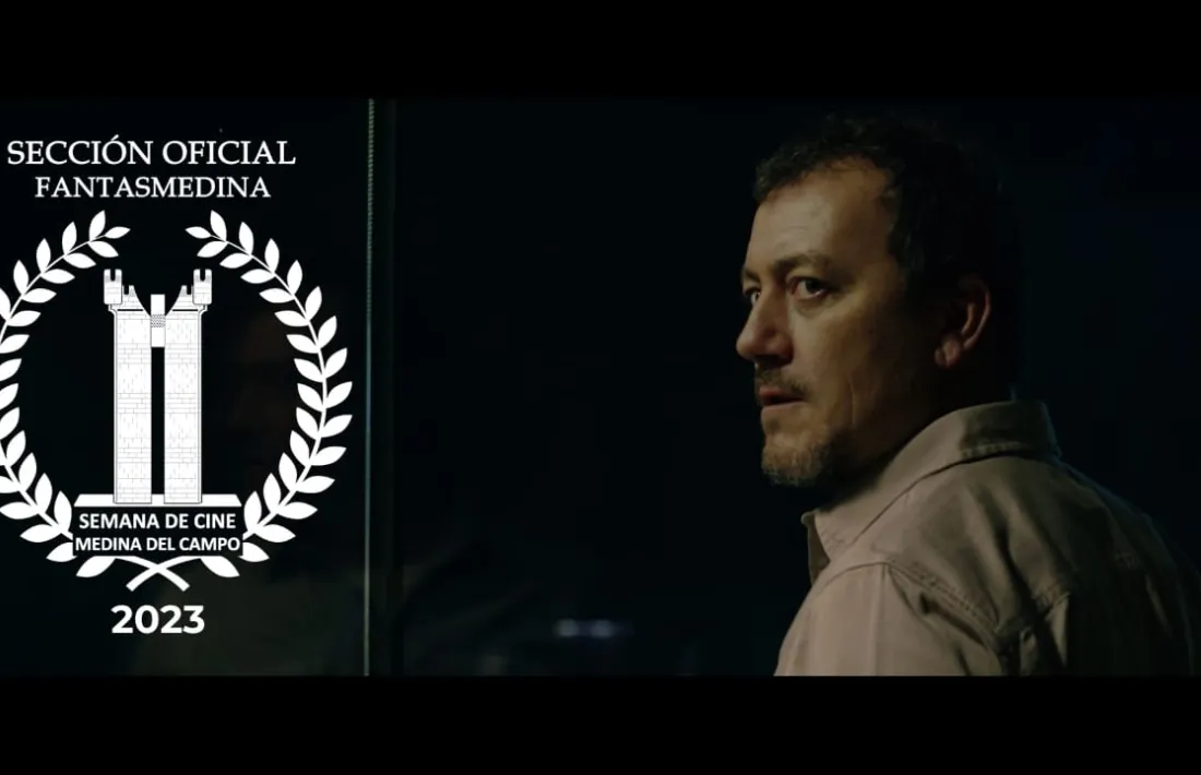 Roger Casamajor, protagonista de ‘Quiet’, en el cartell del curt que ja exhibeix la ‘mosca’ de Medina del Campo.