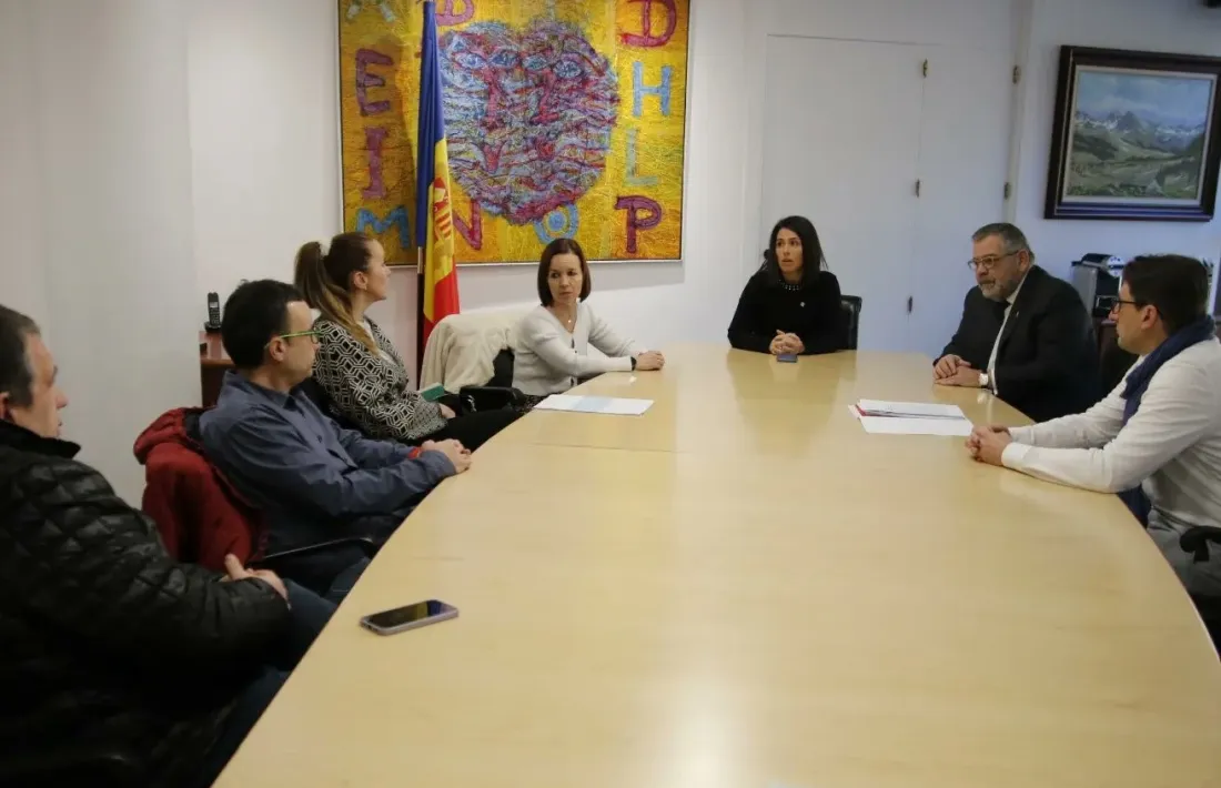 La territorial socialdemòcrata, liderada per Pujol, també en l'acte de lliurament. 