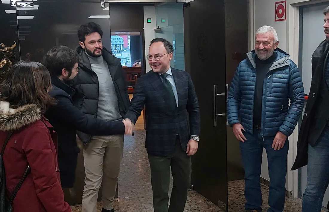 El cap de Govern saluda els representants de Concòrdia.