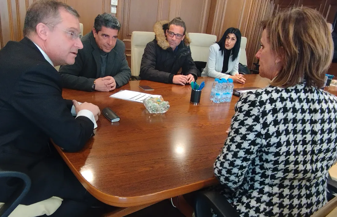 Carine Monaner va acompanyar ahir els presentadors de la llista d'Andorra Endavant, amb Blanca Martínez i Marc Ferreiro com a números 1 i 2.