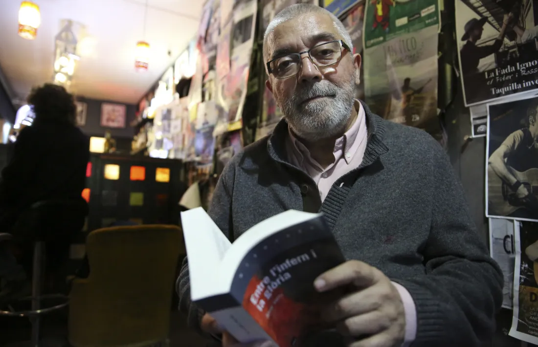 L’escriptor i novel·lista Àlvar Valls, quan va presentació de ‘Entre l’infern i la terra’, el 2020 a la Fada.