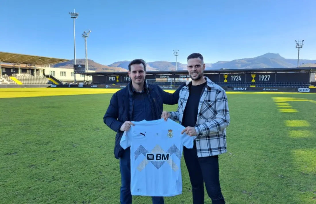 Marc Vales, defensa central internacional, va ser presentat ahir a la tarda pel Reial Unión d’Irún, un club històric del futbol espanyol que milita a Primera RFEF.