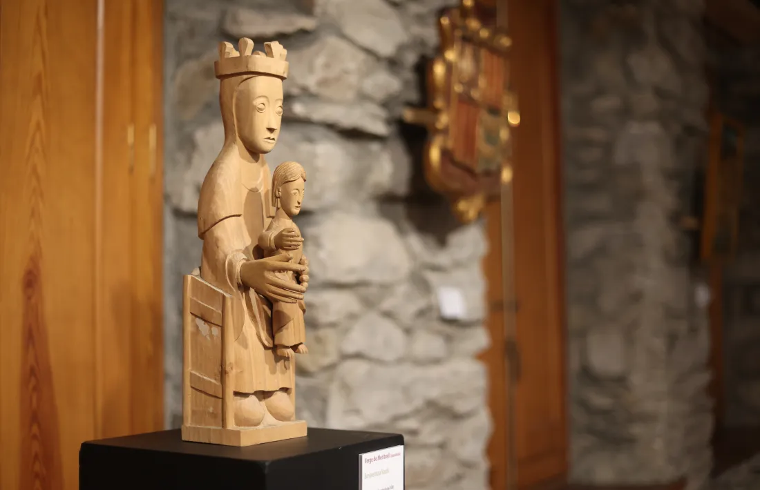 Rèplica de la Mara de Deú de Meritxell tallada per Bonaventura Naudi.