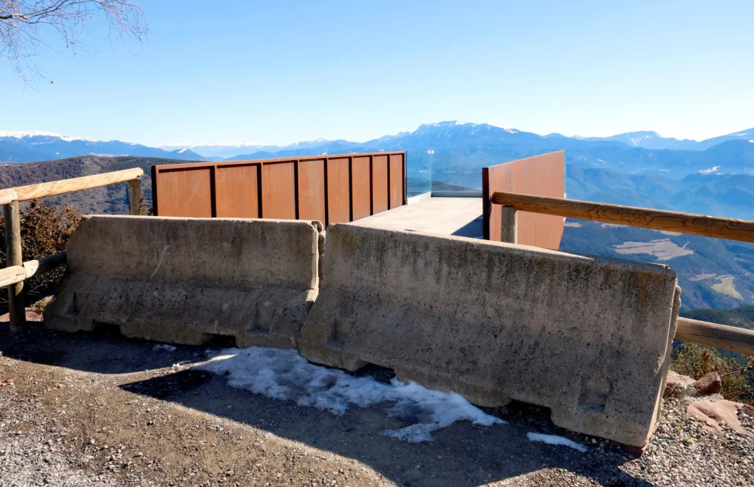 El mirador forma part del projecte Camina Pirineus. 
