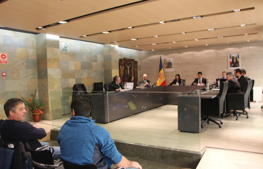Els consellers durant la sessió de comú d'Ordino celebrada avui.