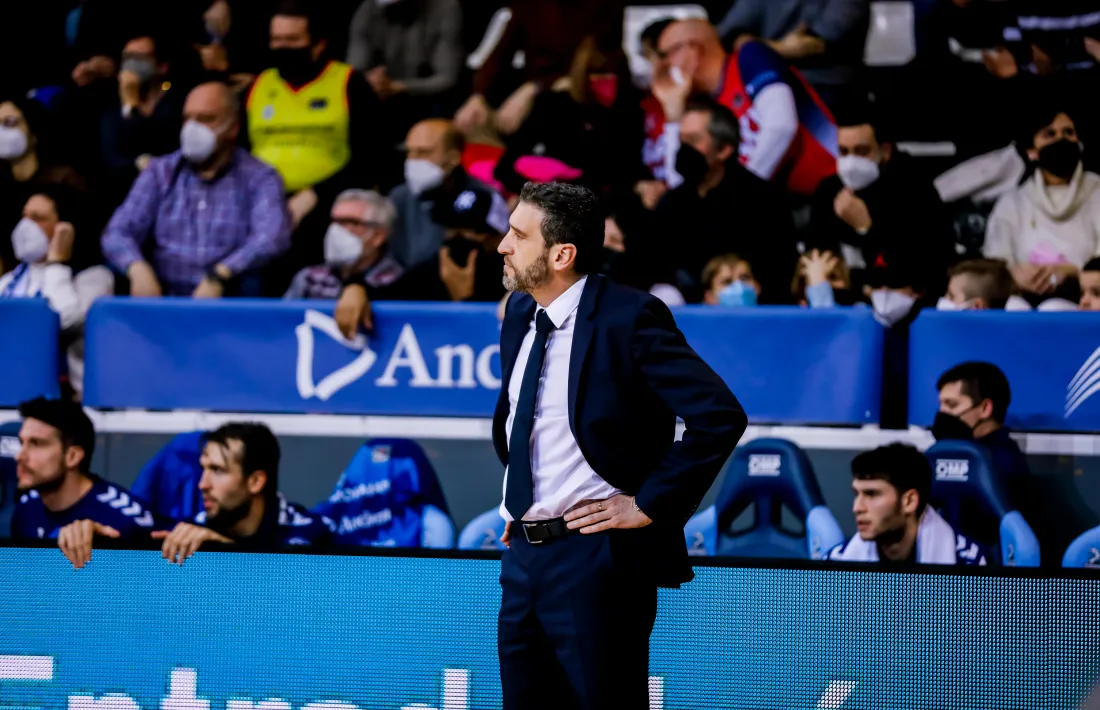 El vitorià, en el seu últim partit al BC MoraBanc contra el Manresa, que va acabar amb la seva destitució.