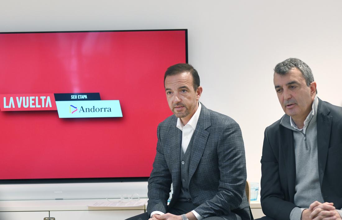 Jordi Torres i Javier Guillén van presentar ahir les dues etapes de La Vuelta a Espanya a l’edifici de Ràdio Andorra a Encamp.