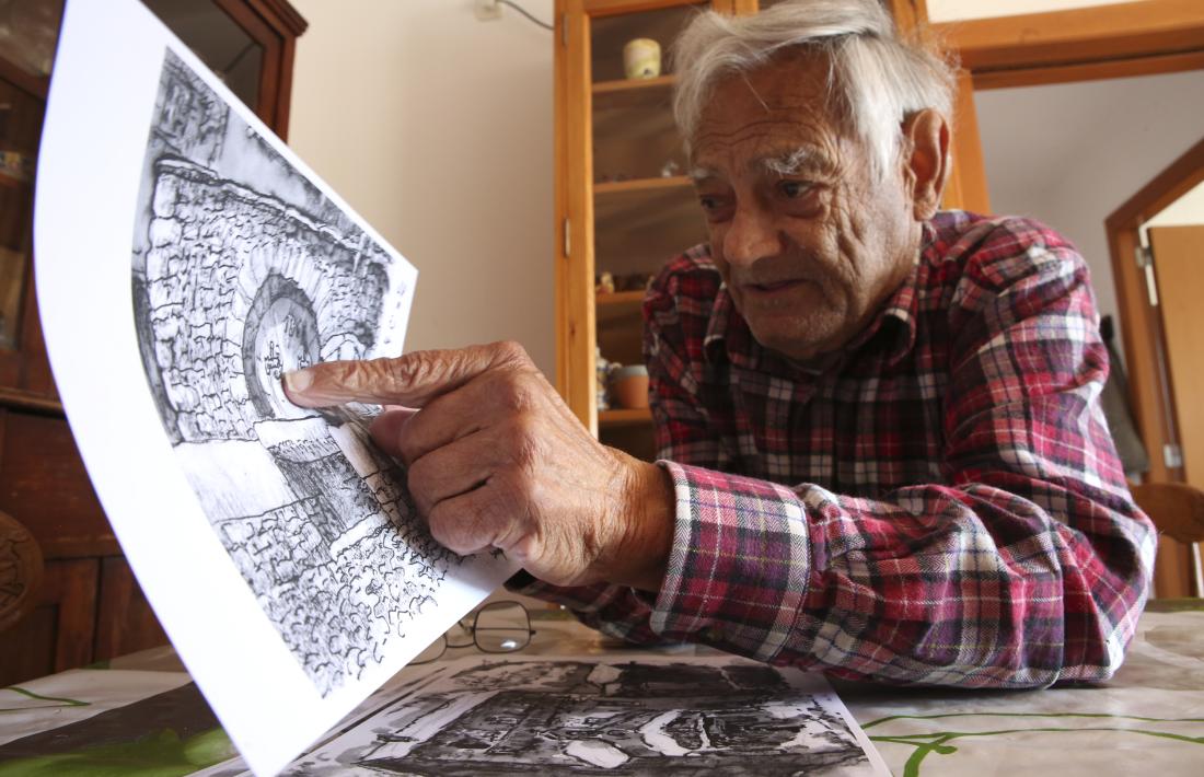 Sergi Mas, al seu taller de la plaça de la Germandat laurediana.