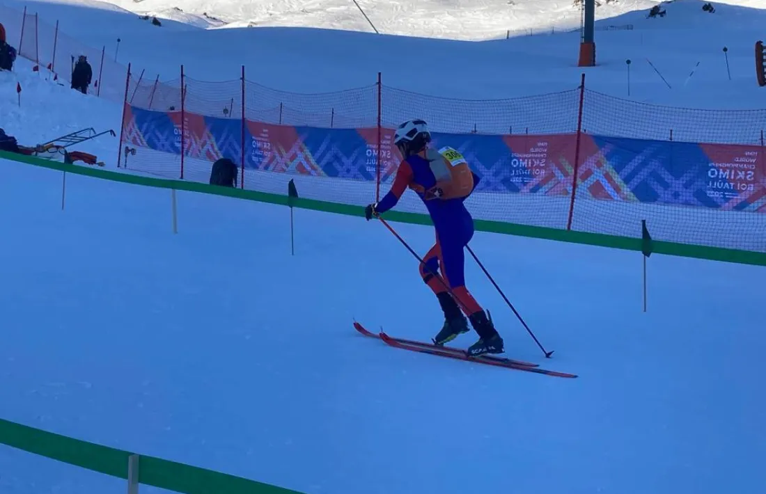 Max Palmitjavila va perdre els esquís al tram a peu quan estava segon a la final.