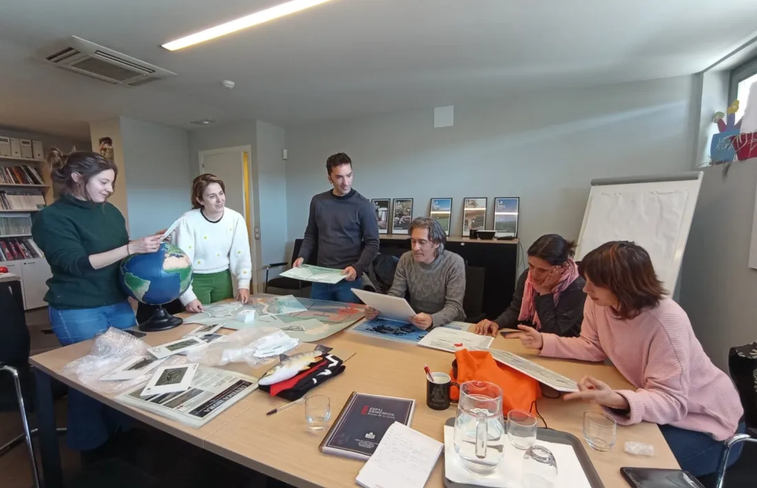 Els guies i tècnics que s’encarreguen de les visites a l’espai han rebut formació específica per emprar els nous materials. 